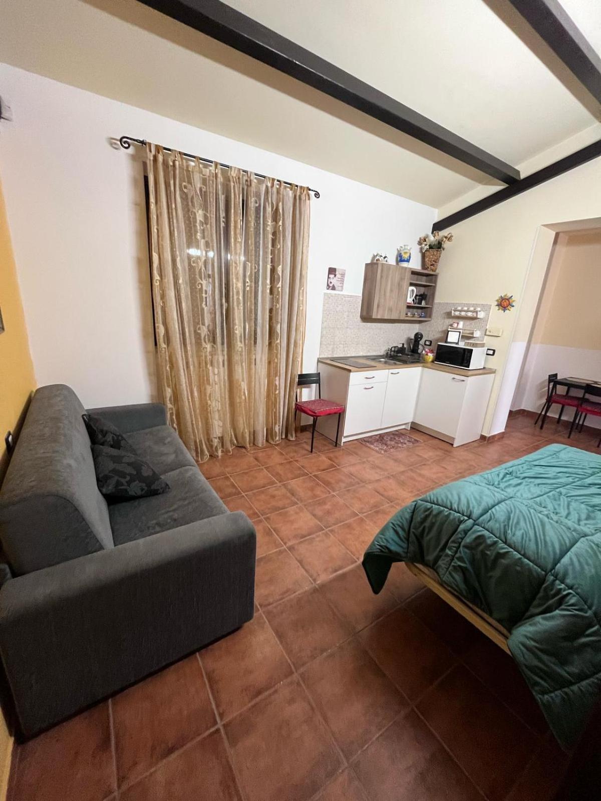 Case Vacanza E Camere In Villa Isabella Con Parcheggio Custodito E Wifi Джоя-дель-Колле Экстерьер фото